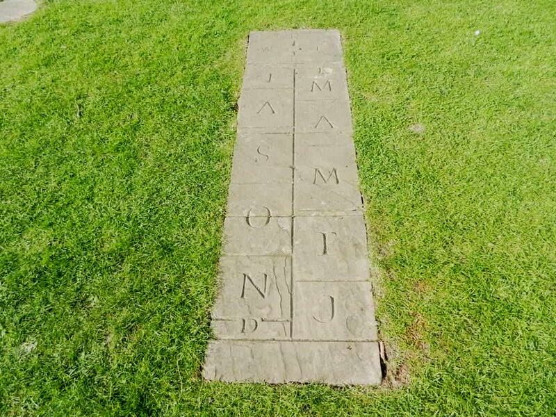 文件:Runestone-Tarot UK Landmark.jpg